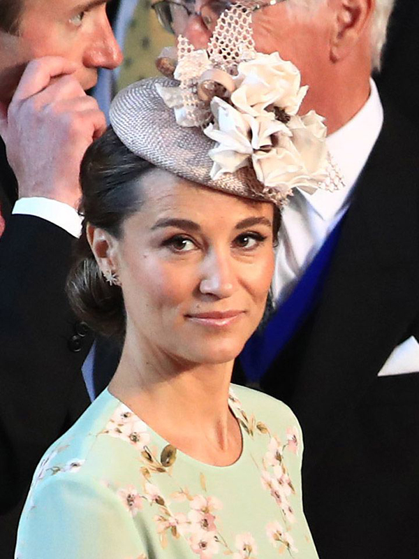 Vic cùng dàn khách mời nữ gây ấn tượng với lối trang điểm cổ điển tại hôn lễ hoàng gia